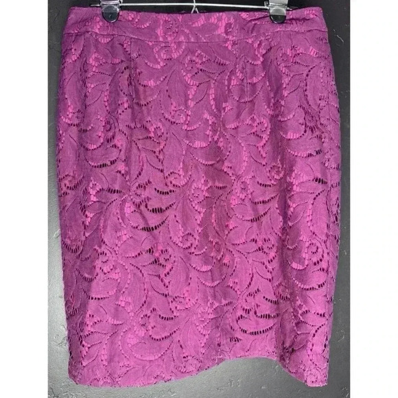Cabi Embroidered Floral Lace Pencil Skirt Size 10 Midi Knee Length Magenta - Picture 1 of 8